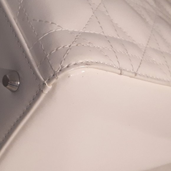 AUTHENTIC CHRISTIAN DIOR Lady Dior Bag - Medium - Picture 12 of 15